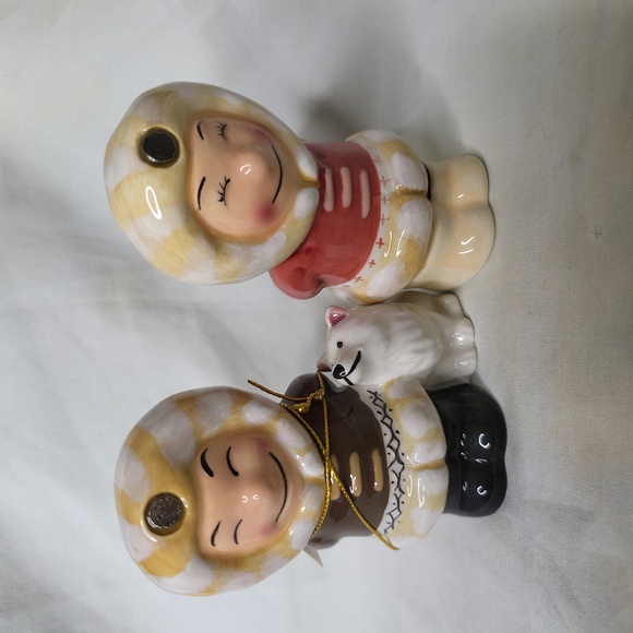 Westland Mwah salt and pepper ceramic magnetic shakers kissing eskimos NEW - Picture 3 of 8